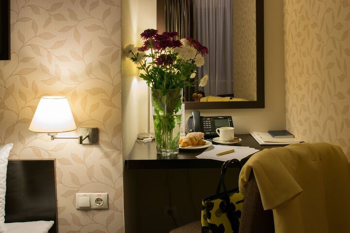 Room 51 of 86