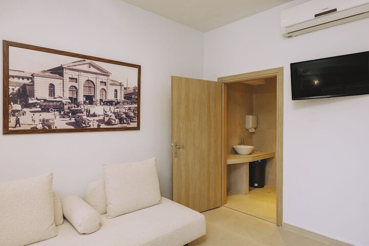 Room 28 of 100