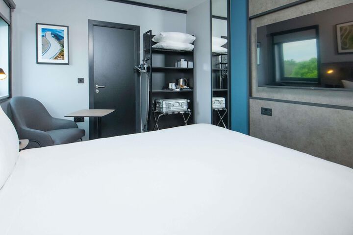 Room 28 of 98
