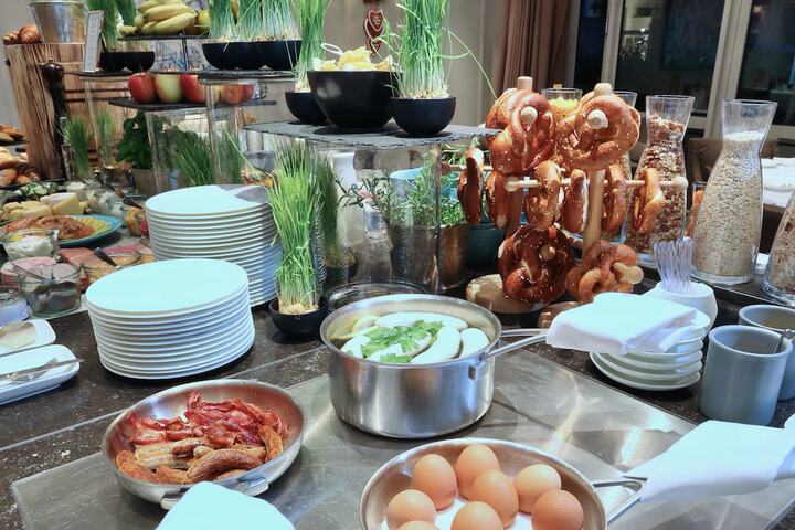 Breakfast/Coffee Service 64 of 90