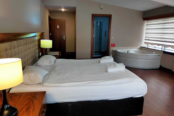 Room 5 of 49