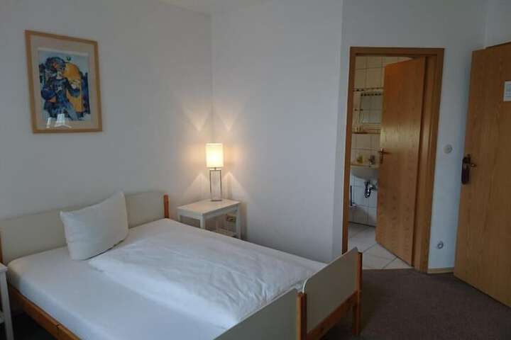 Room 8 of 76
