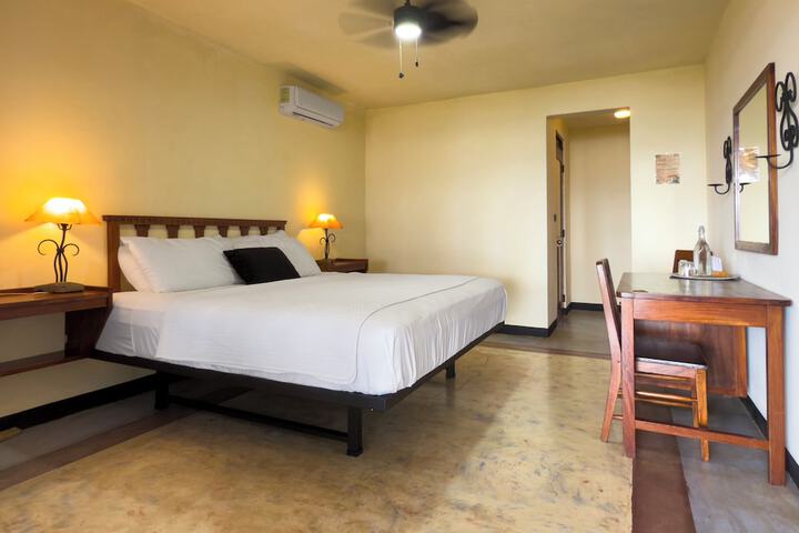 Room 35 of 172