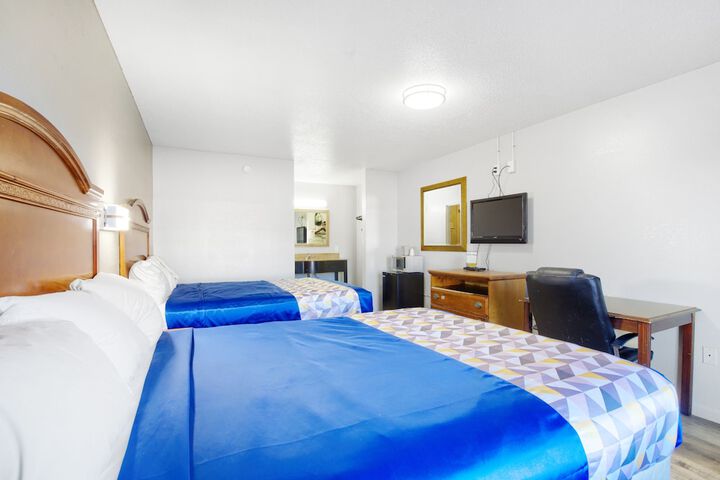 1 Queen Bed (2 of 11)