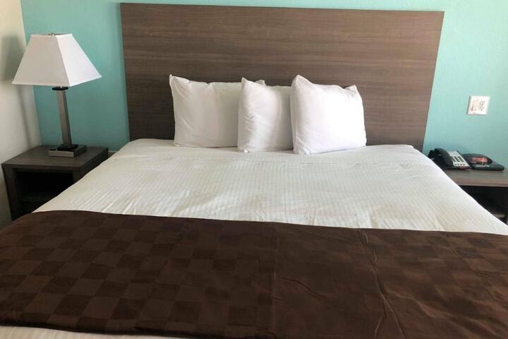 Room 10 of 19