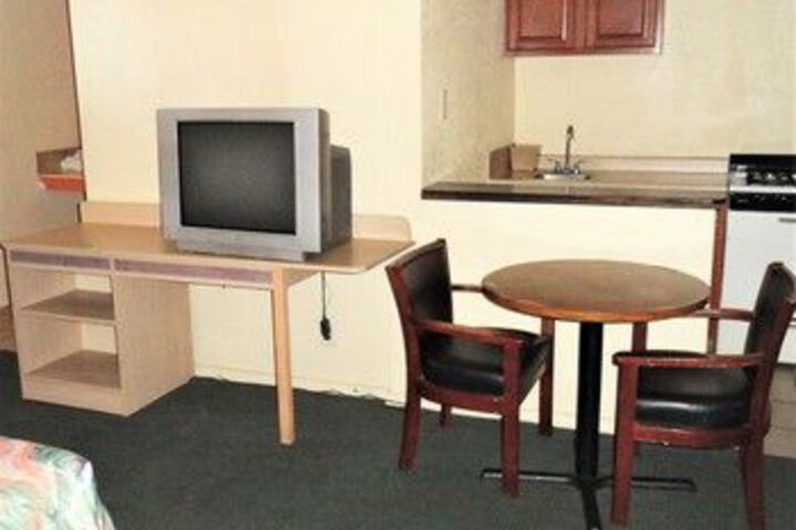 Room 10 of 27