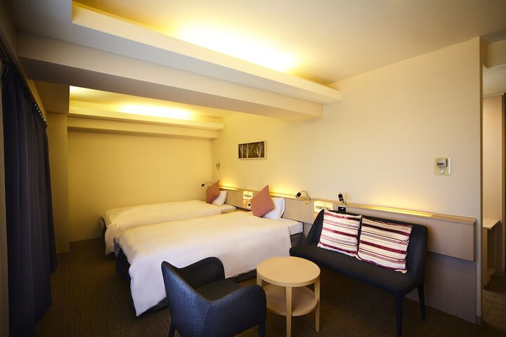 Room 13 of 97