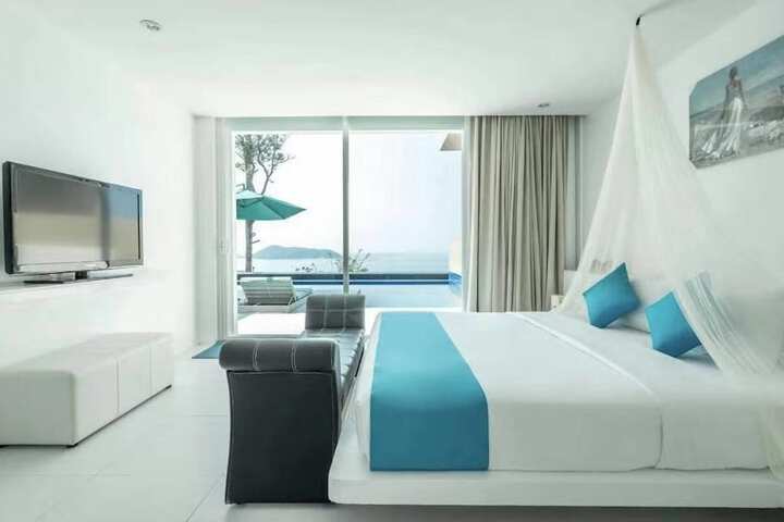 Room 26 of 105