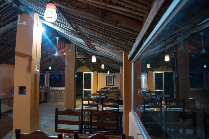 Dining 7 of 19
