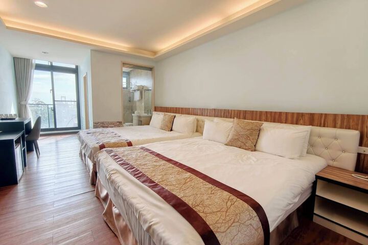 Room 32 of 60