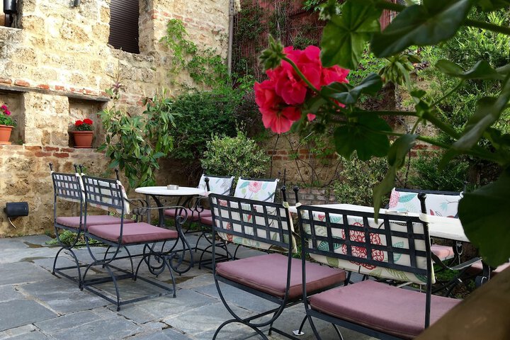 Hotel Exterior 63 of 74