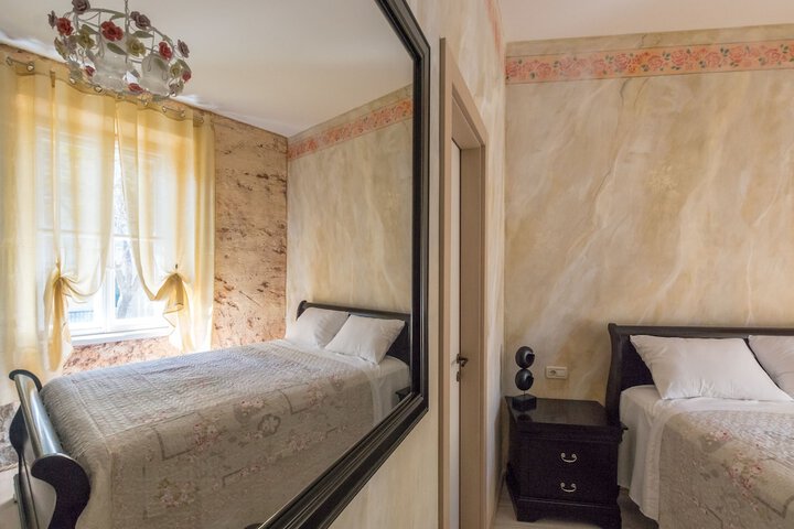 Room 12 of 52