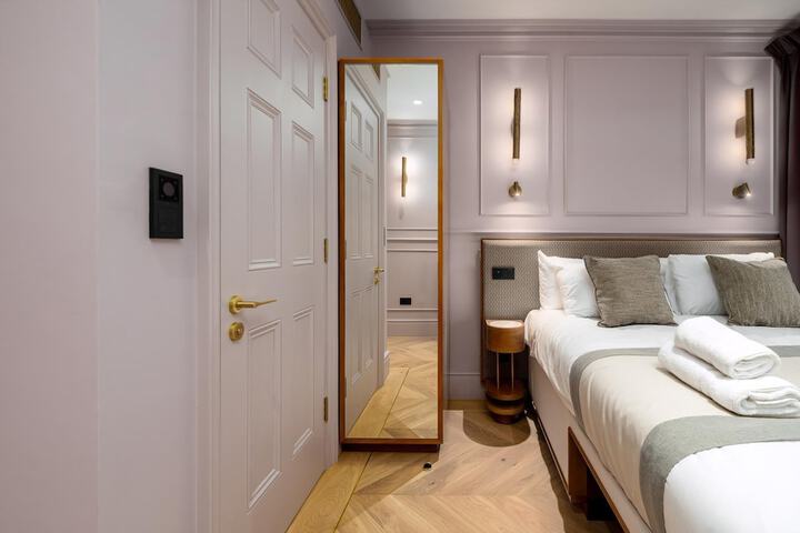 Room 27 of 280