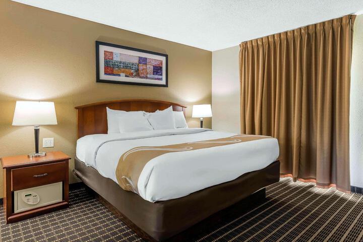 1 King Bed (2 of 13)