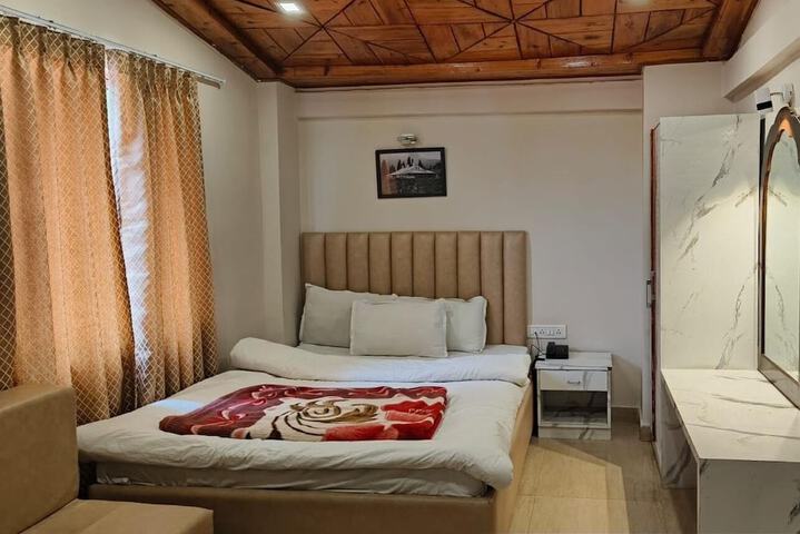 Room 16 of 33