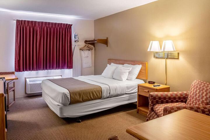 Standard Queen Bed Accessible (2 of 13)