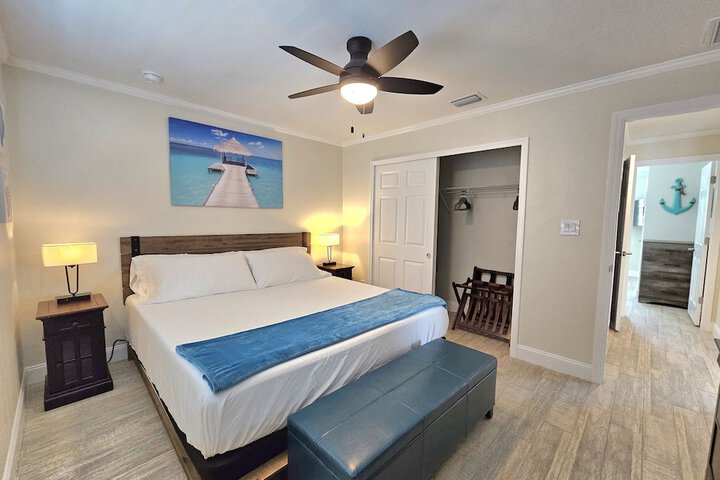 Room 8 of 33