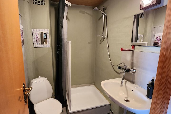 Room 7 of 18