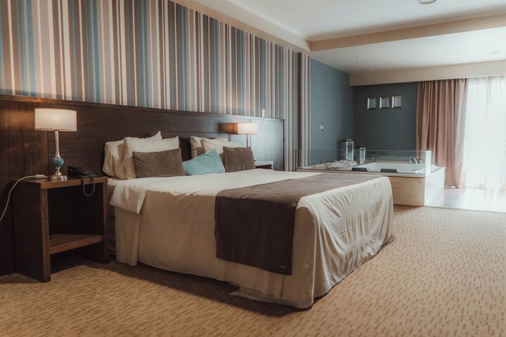 Room 15 of 32