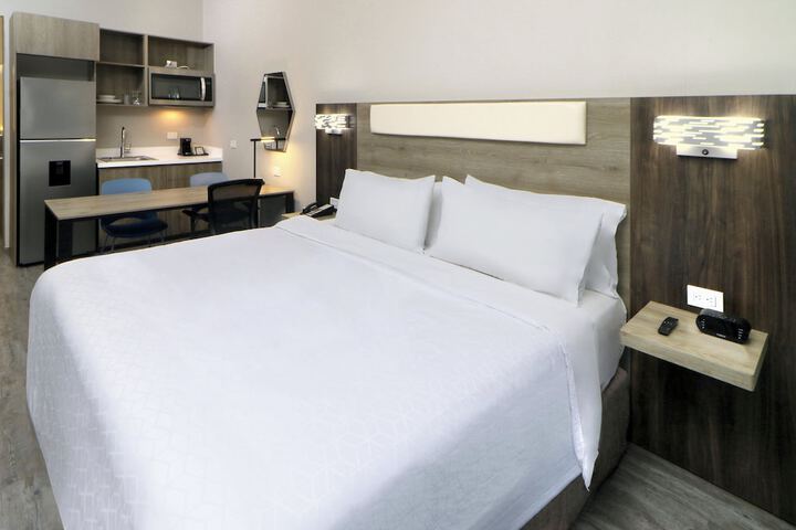 Room 3 of 70