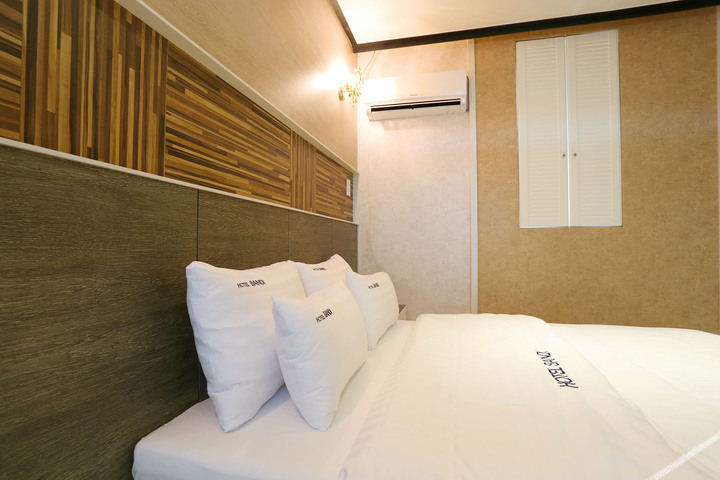 Room 30 of 61