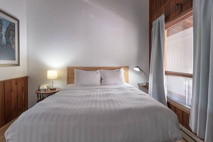 Room 9 of 28