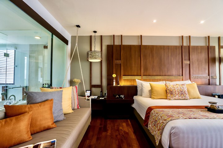 Room 27 of 73