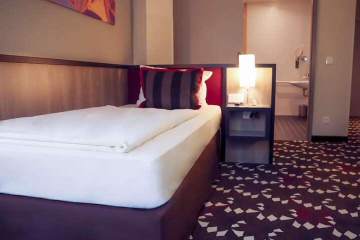 Room 41 of 143