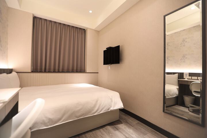 Room 27 of 79