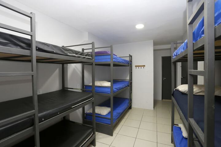 Room 4 of 25