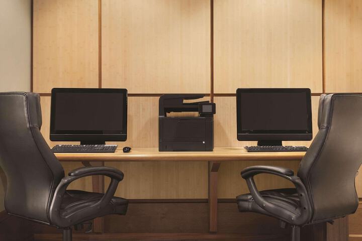 Business Center 26 of 26