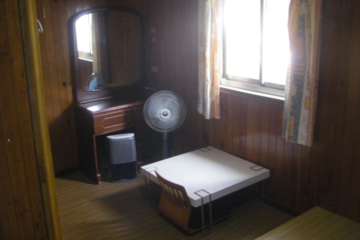 Room 28 of 43