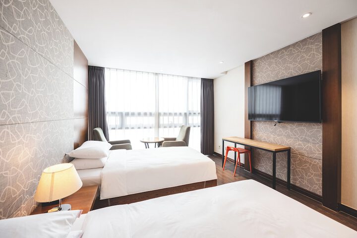 Room 9 of 151