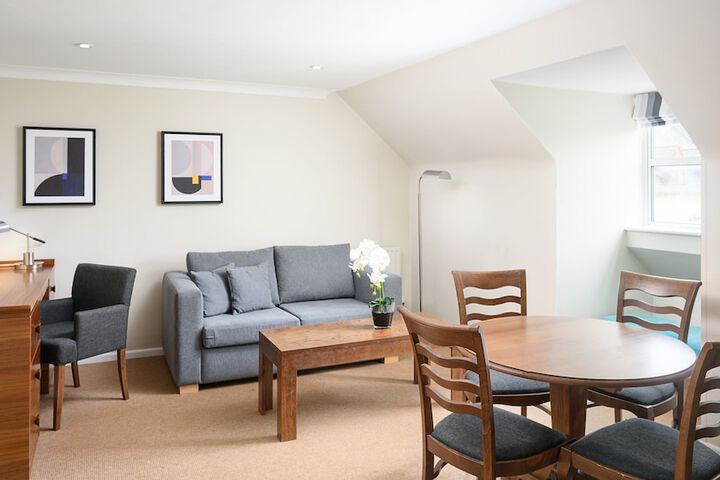 Room 18 of 102