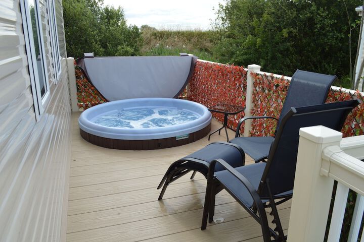 Tattershall Lakes Luxury Caravan With Hot tub in Lincoln