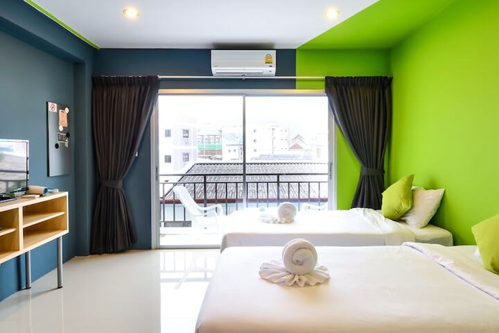 Room 10 of 33