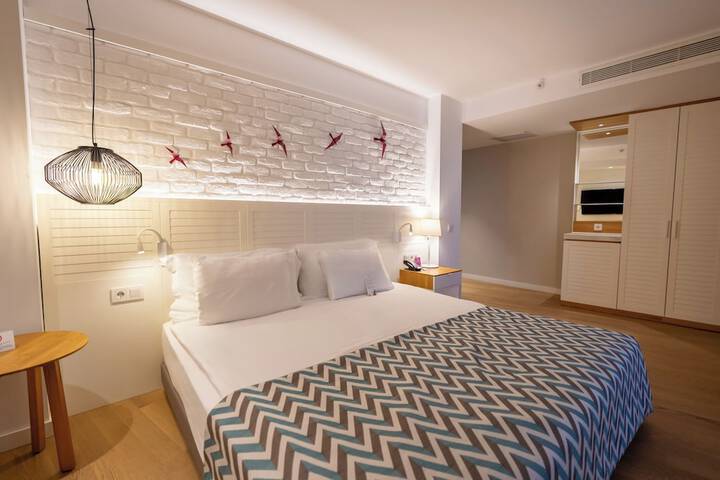 Room 26 of 203