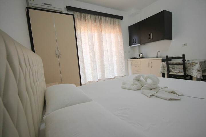 Room 4 of 101