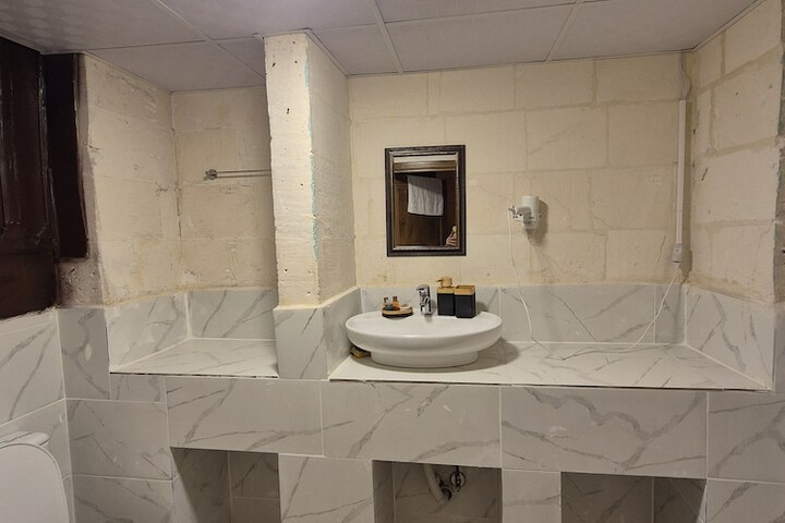 Room 18 of 19