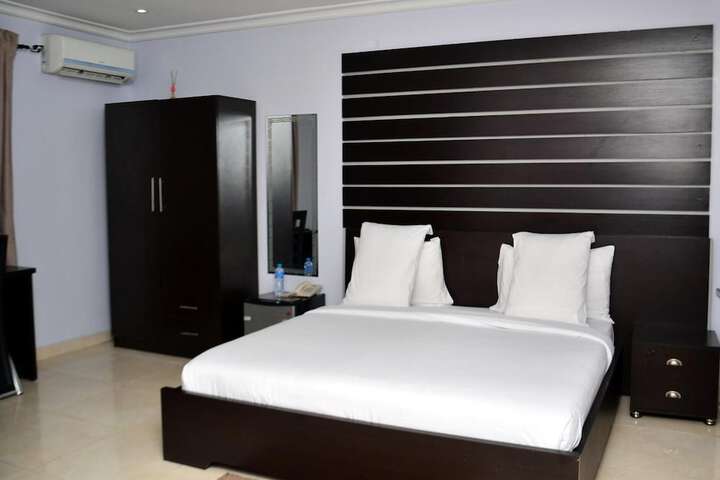 Room 15 of 37