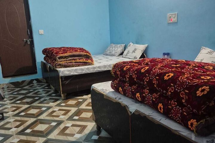 Room 4 of 13