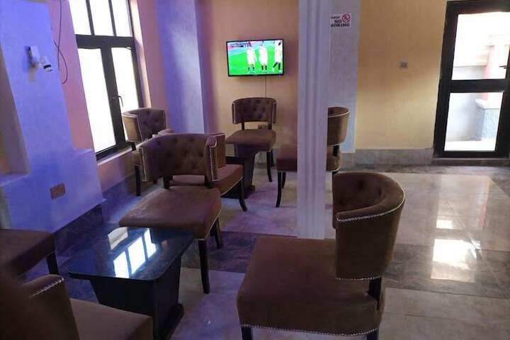 Lounge 41 of 48