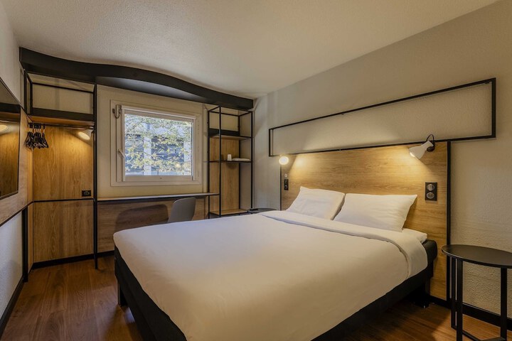 Room 9 of 31