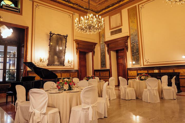 Ballroom/Hall 164 of 185