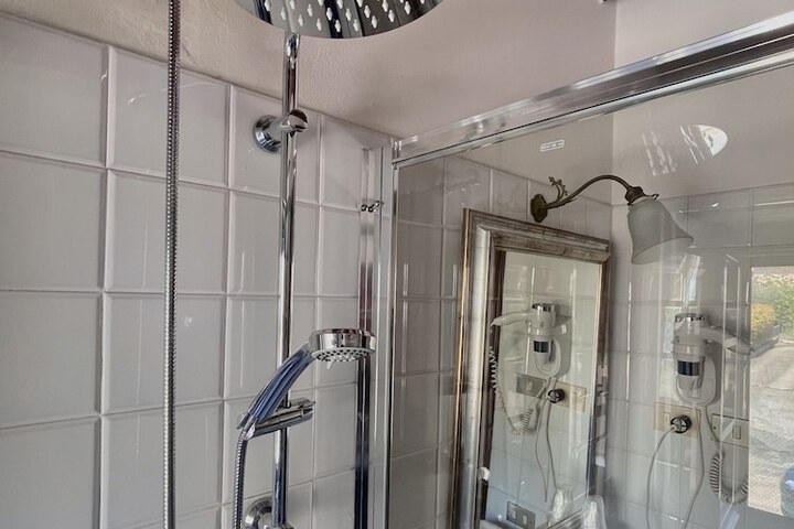 Room 21 of 50