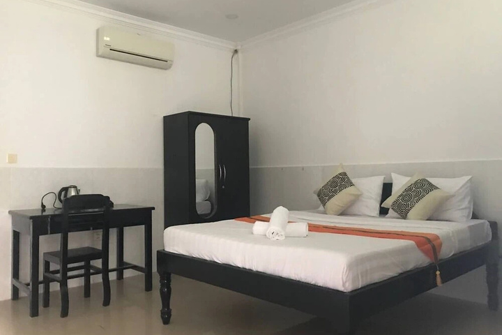 Room 3 of 8