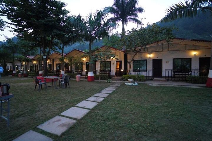 Room 8 of 12