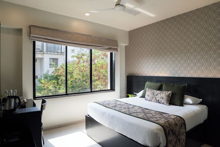 Room 9 of 34