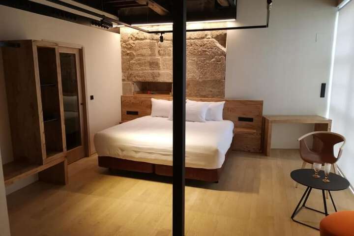 Room 7 of 18