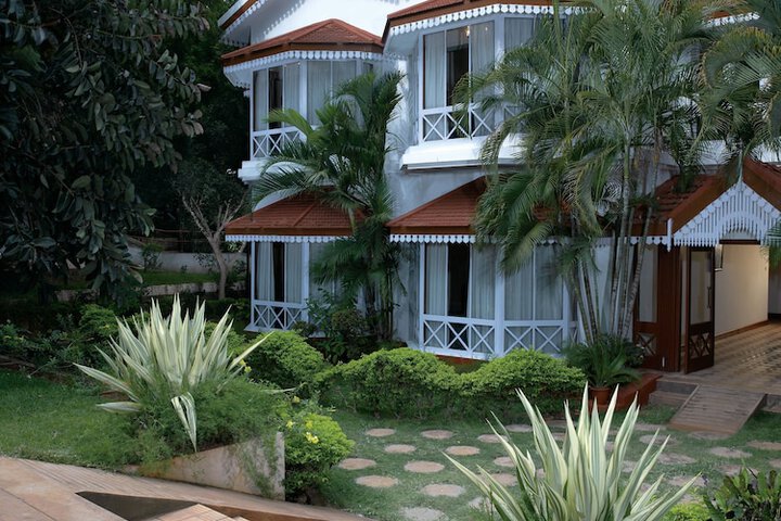 Hotel Exterior 34 of 36